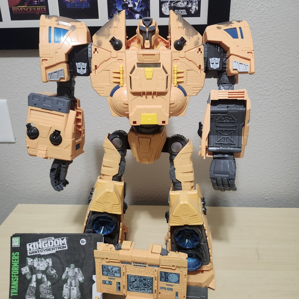 Transformers Action Figure with Accessories - Picture 6 of 6